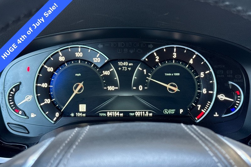 BMW 5 Series Vehicle Full-screen Gallery Image 24