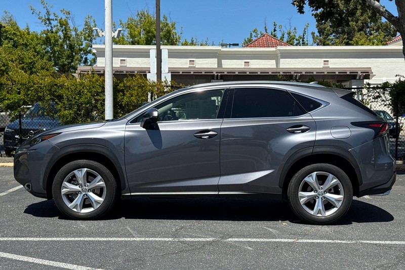 Lexus NX Vehicle Full-screen Gallery Image 07