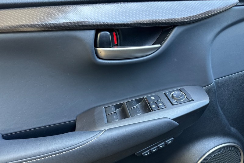 Lexus NX Vehicle Full-screen Gallery Image 11