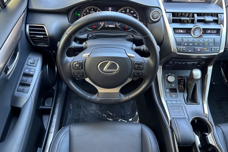 Lexus NX Vehicle Full-screen Gallery Image 14