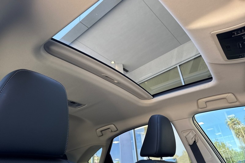 Lexus NX Vehicle Full-screen Gallery Image 17