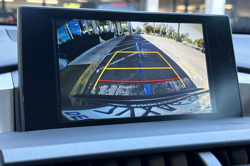 Lexus NX Vehicle Full-screen Gallery Image 20