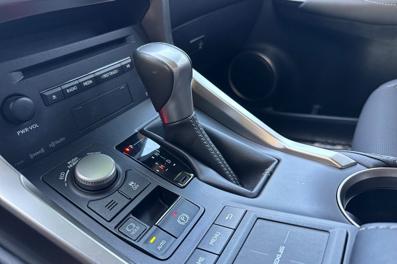 Lexus NX Vehicle Full-screen Gallery Image 22