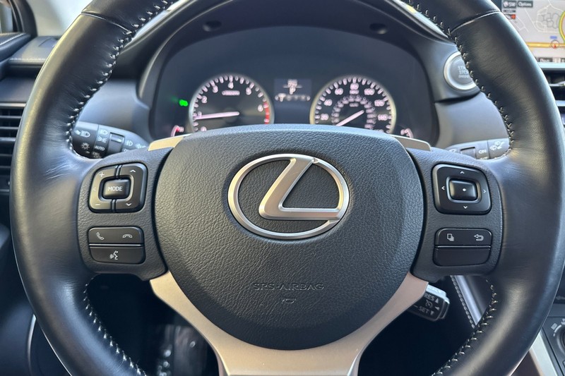 Lexus NX Vehicle Full-screen Gallery Image 24