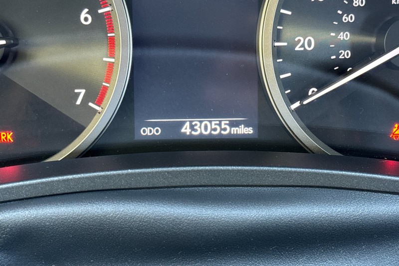 Lexus NX Vehicle Full-screen Gallery Image 26