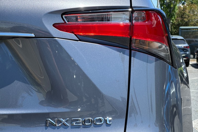 Lexus NX Vehicle Full-screen Gallery Image 28