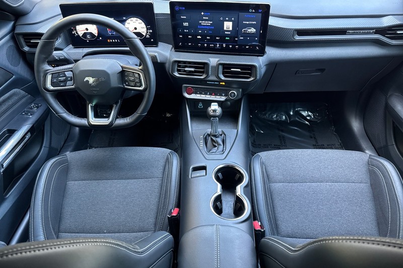 Ford Mustang Vehicle Full-screen Gallery Image 13
