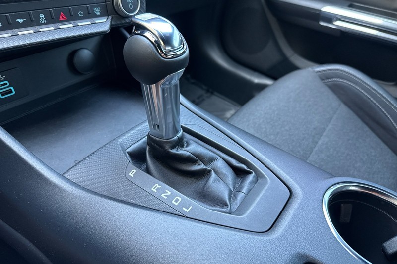 Ford Mustang Vehicle Full-screen Gallery Image 20