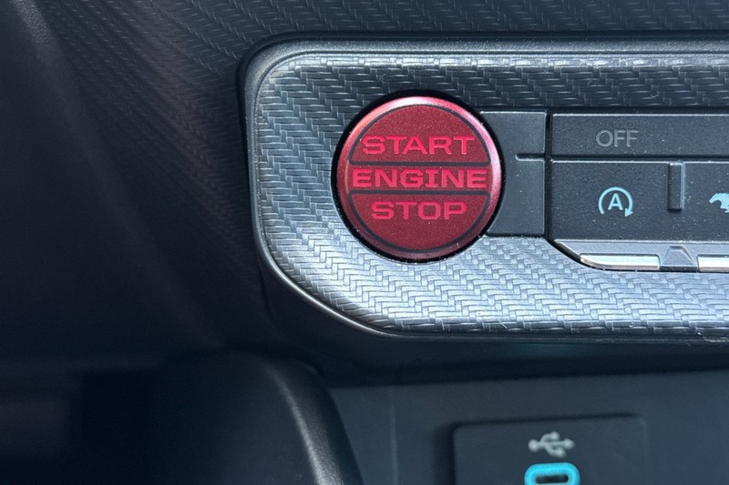 Ford Mustang Vehicle Full-screen Gallery Image 21