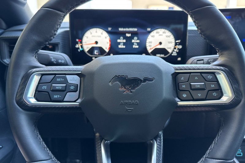 Ford Mustang Vehicle Full-screen Gallery Image 22