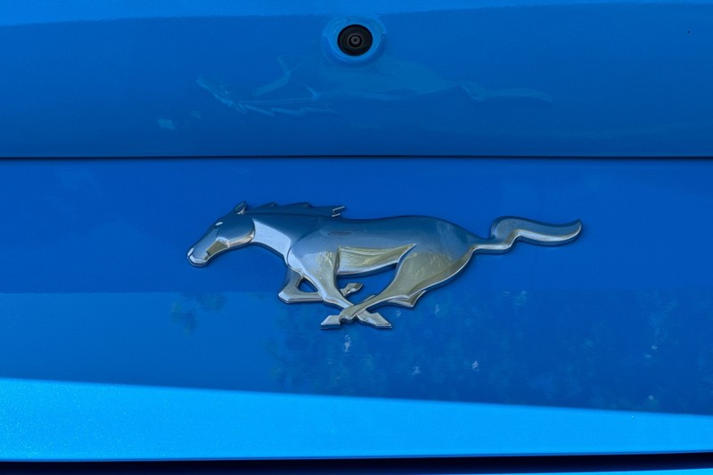 Ford Mustang Vehicle Full-screen Gallery Image 26