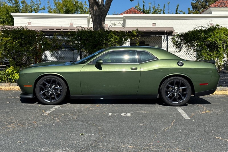 Dodge Challenger Vehicle Full-screen Gallery Image 07