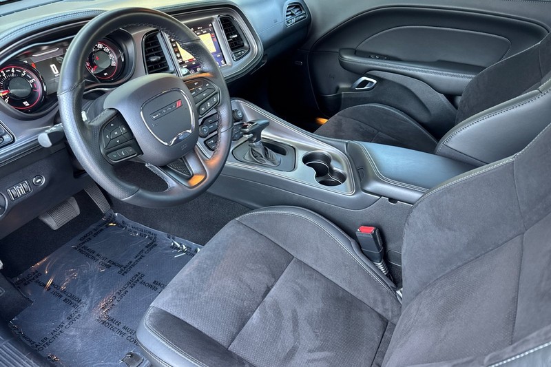 Dodge Challenger Vehicle Full-screen Gallery Image 10