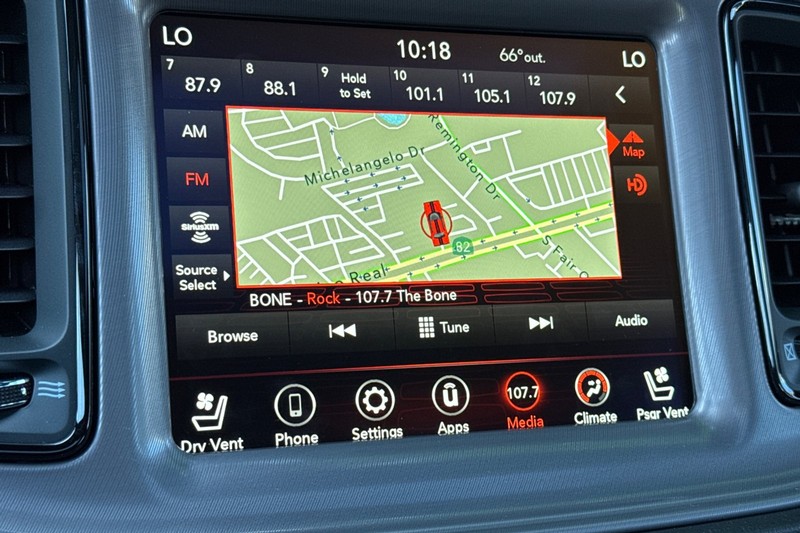 Dodge Challenger Vehicle Full-screen Gallery Image 18