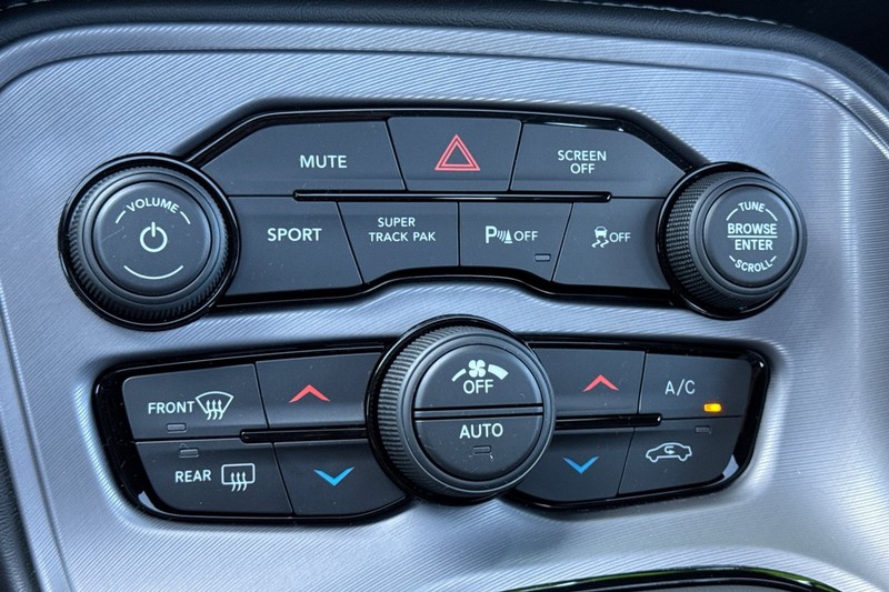 Dodge Challenger Vehicle Full-screen Gallery Image 20