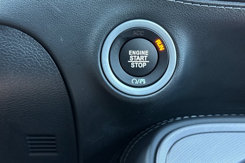 Dodge Challenger Vehicle Full-screen Gallery Image 22