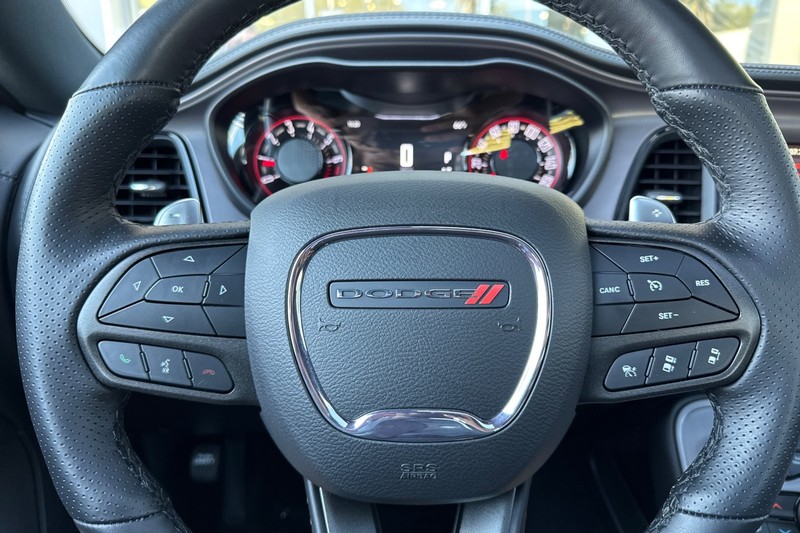 Dodge Challenger Vehicle Full-screen Gallery Image 23