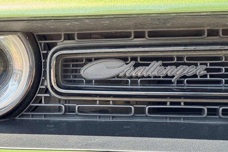Dodge Challenger Vehicle Full-screen Gallery Image 27