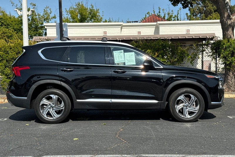 Hyundai Santa Fe Vehicle Full-screen Gallery Image 03