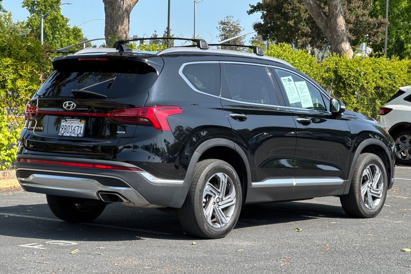 Hyundai Santa Fe Vehicle Full-screen Gallery Image 04