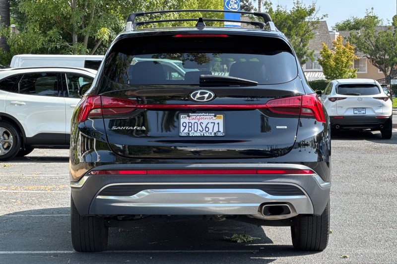 Hyundai Santa Fe Vehicle Full-screen Gallery Image 05