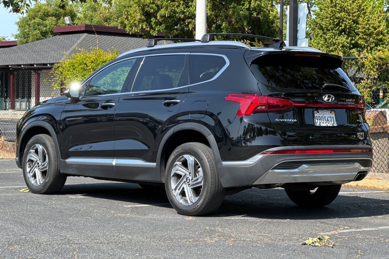 Hyundai Santa Fe Vehicle Full-screen Gallery Image 06