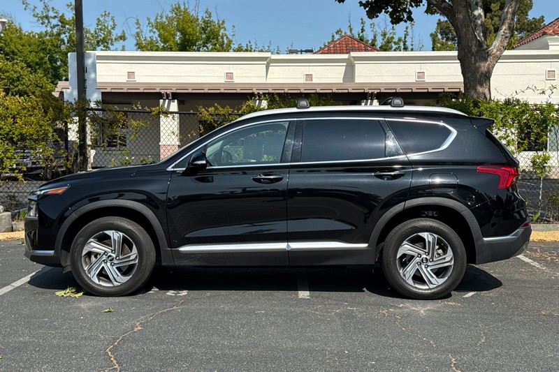 Hyundai Santa Fe Vehicle Full-screen Gallery Image 07