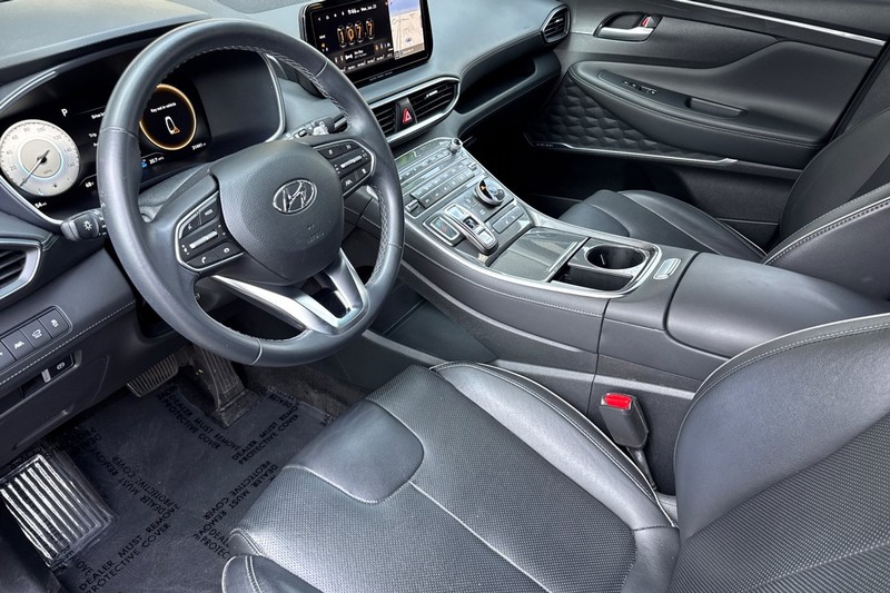 Hyundai Santa Fe Vehicle Full-screen Gallery Image 10