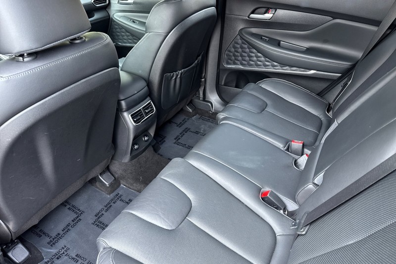 Hyundai Santa Fe Vehicle Full-screen Gallery Image 12