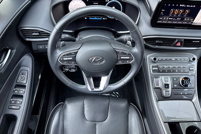 Hyundai Santa Fe Vehicle Full-screen Gallery Image 14