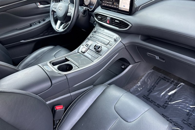 Hyundai Santa Fe Vehicle Full-screen Gallery Image 15
