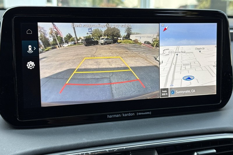 Hyundai Santa Fe Vehicle Full-screen Gallery Image 19