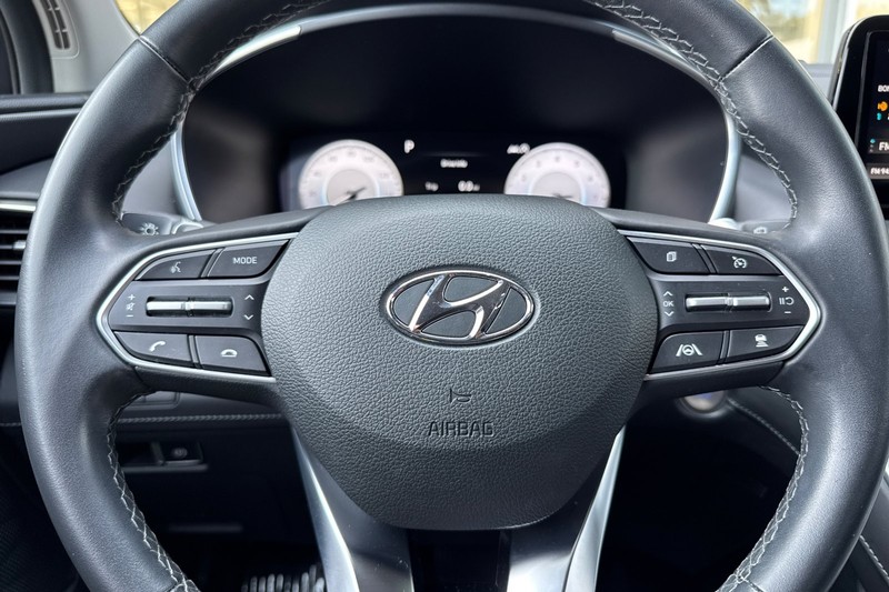 Hyundai Santa Fe Vehicle Full-screen Gallery Image 23