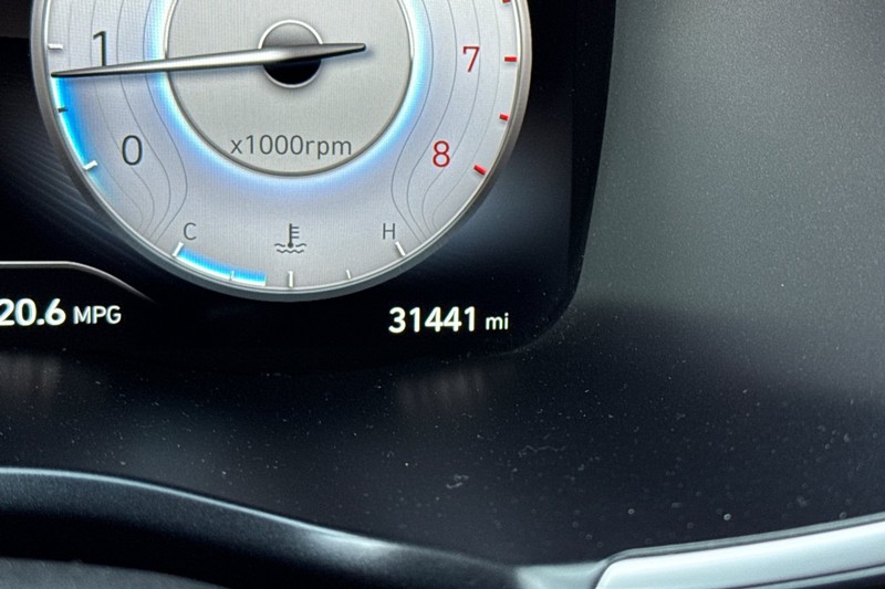 Hyundai Santa Fe Vehicle Full-screen Gallery Image 25