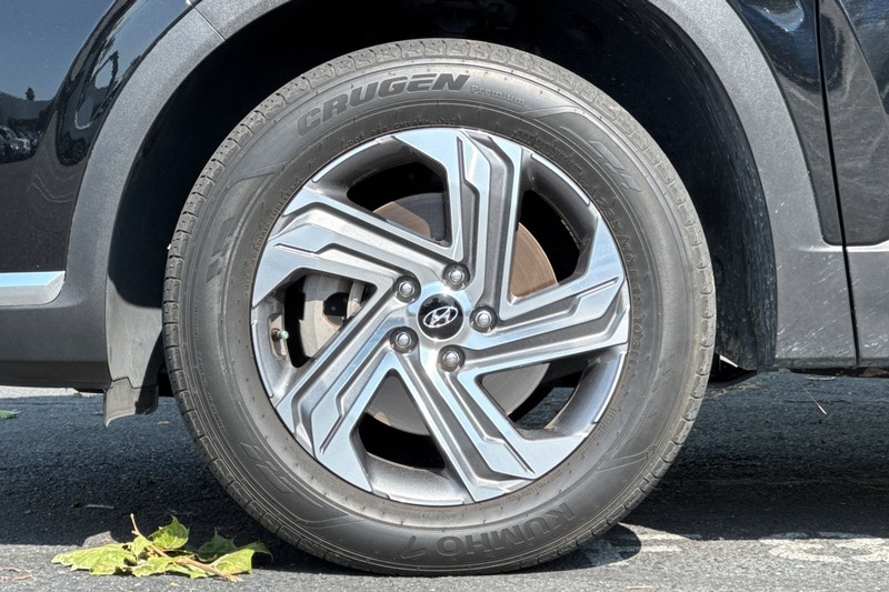 Hyundai Santa Fe Vehicle Full-screen Gallery Image 26