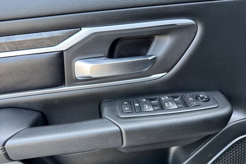Ram 1500 Vehicle Full-screen Gallery Image 11