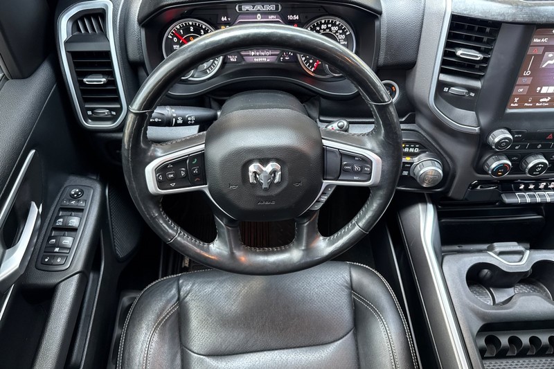 Ram 1500 Vehicle Full-screen Gallery Image 14