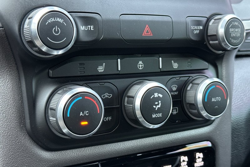 Ram 1500 Vehicle Full-screen Gallery Image 20