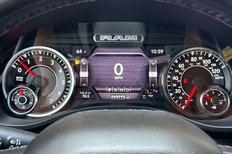 Ram 1500 Vehicle Full-screen Gallery Image 23