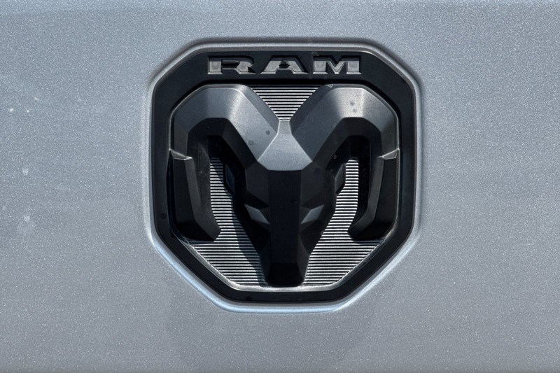 Ram 1500 Vehicle Full-screen Gallery Image 26
