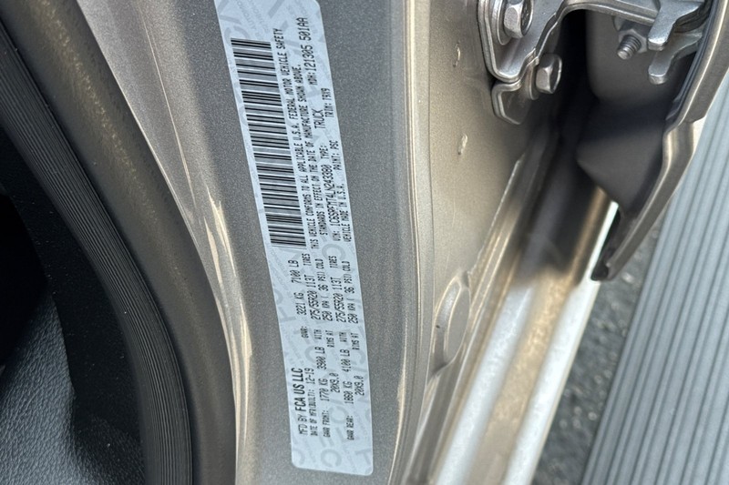 Ram 1500 Vehicle Full-screen Gallery Image 28