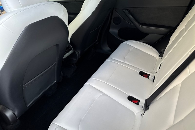 Tesla Model Y Vehicle Full-screen Gallery Image 12