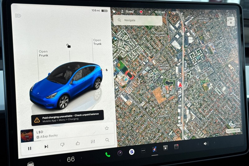 Tesla Model Y Vehicle Full-screen Gallery Image 19