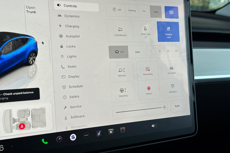 Tesla Model Y Vehicle Full-screen Gallery Image 23
