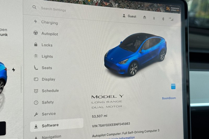 Tesla Model Y Vehicle Full-screen Gallery Image 28
