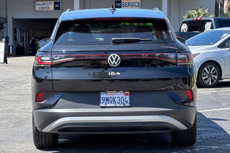 Volkswagen ID.4 Vehicle Full-screen Gallery Image 05