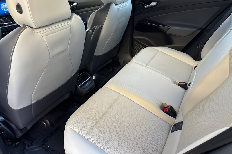 Volkswagen ID.4 Vehicle Full-screen Gallery Image 12