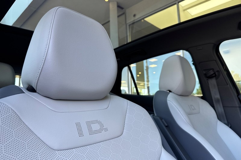 Volkswagen ID.4 Vehicle Full-screen Gallery Image 17
