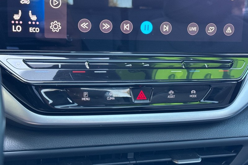 Volkswagen ID.4 Vehicle Full-screen Gallery Image 21