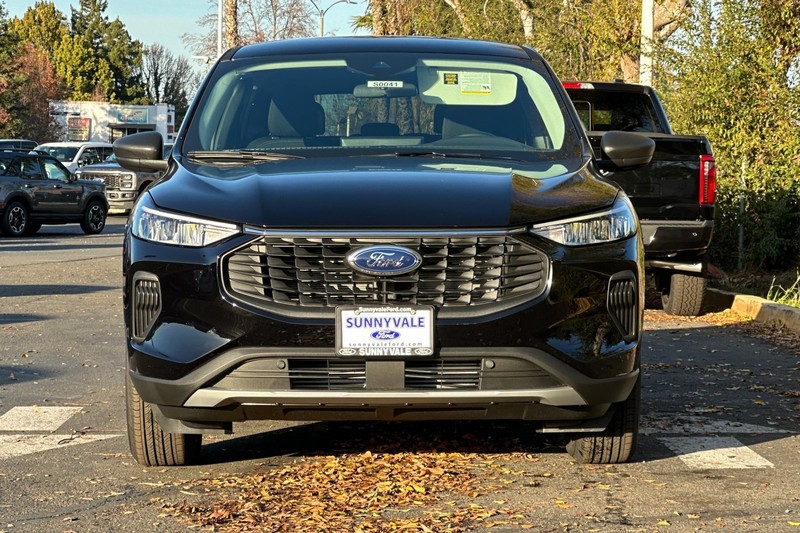 Ford Escape Vehicle Full-screen Gallery Image 03